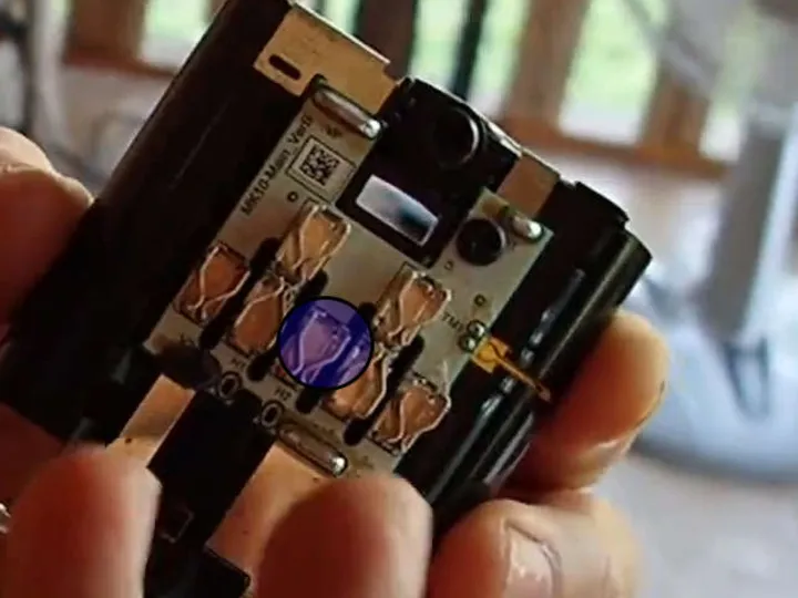 what polarity is the center conductor of the BL1016