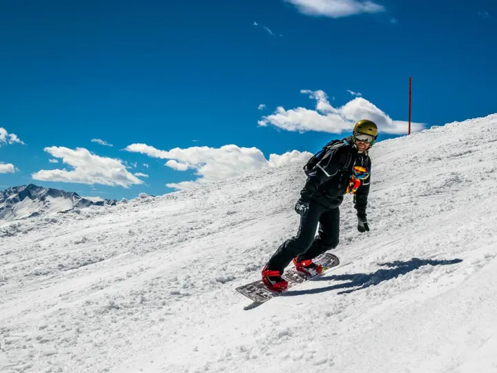 Greg Nowak on a snowboard in Salbach 2015